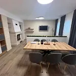 Family House Freeдом * סינמורץ