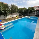 וילה Family House Freeдом