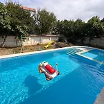 Family House Freeдом סינמורץ