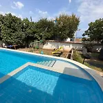Family House Freeдом וילה