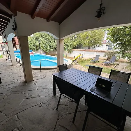 Family House Freeдом וילה *