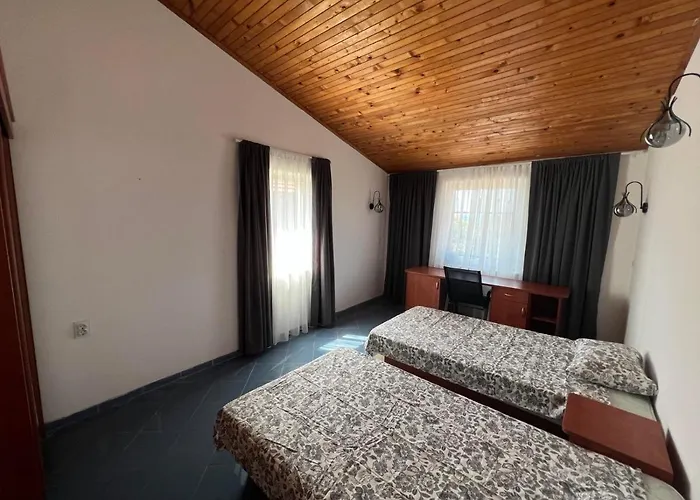 Family House Freeдом * סינמורץ