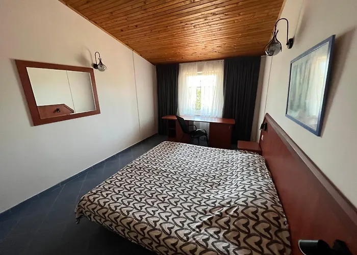 Family House Freeдом * סינמורץ