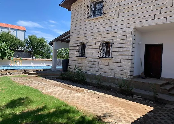 וילה Family House Freeдом *