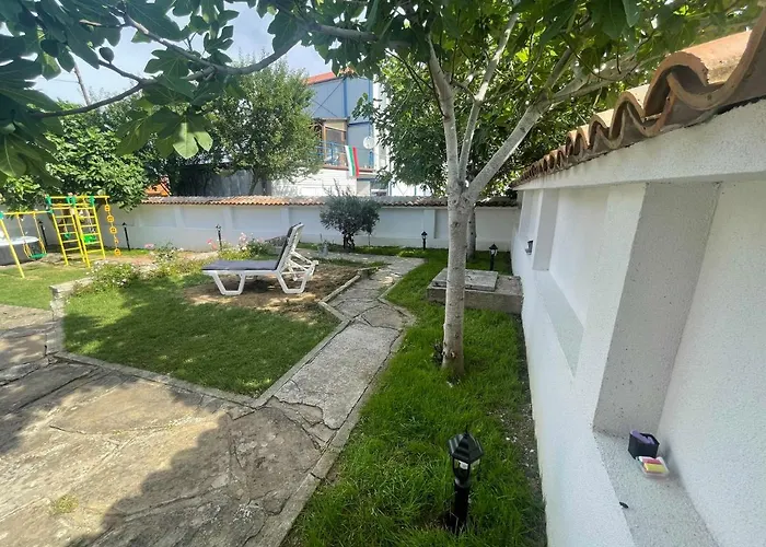 Family House Freeдом וילה סינמורץ