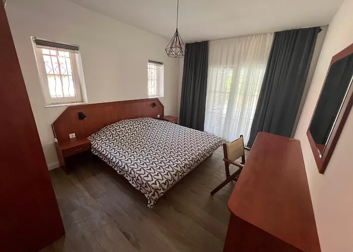 Family House Freeдом סינמורץ