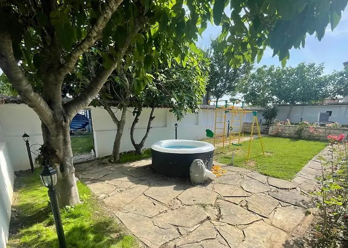 Family House Freeдом * סינמורץ