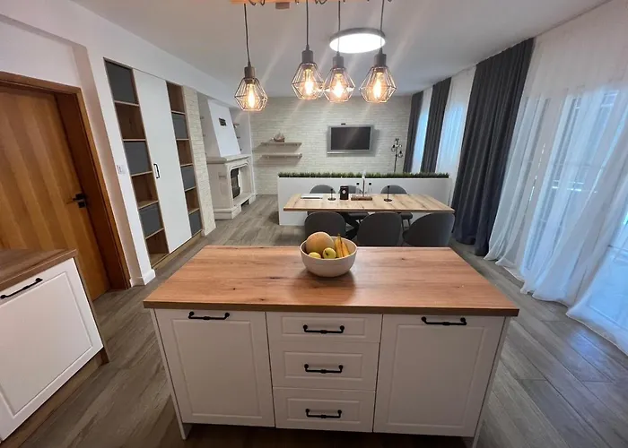 וילה Family House Freeдом סינמורץ