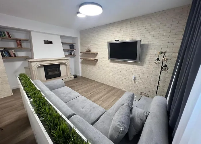 Family House Freeдом וילה סינמורץ