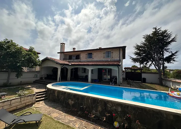 Family House Freeдом וילה *