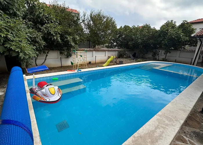 Family House Freeдом * סינמורץ